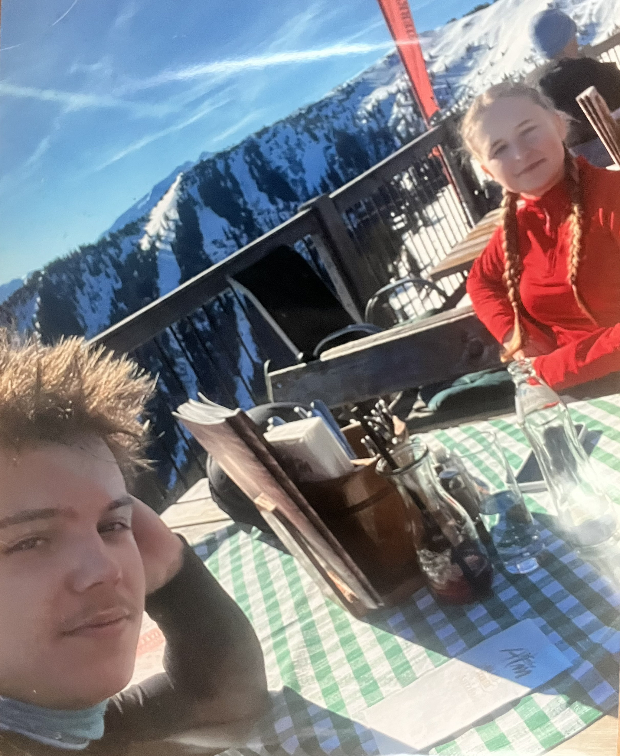 beim Skifahren Hütten-Pause